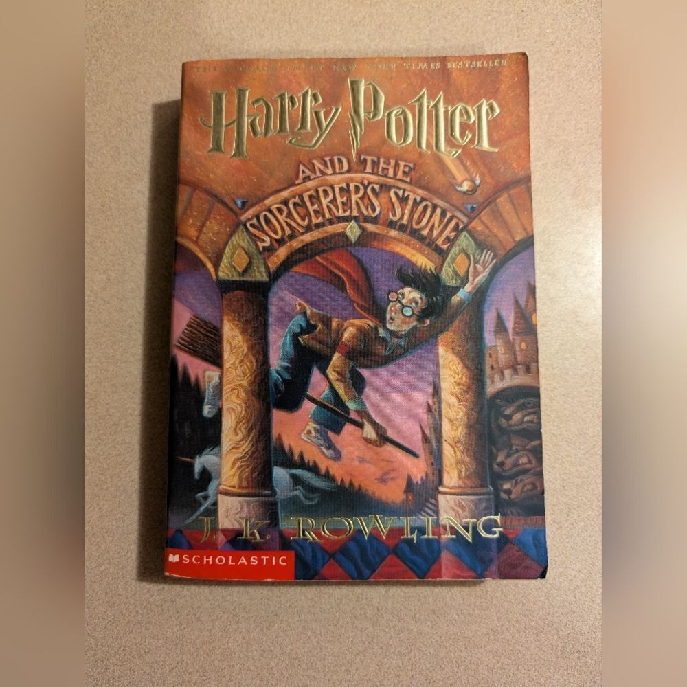 Book: Harry Potter "And The Sorcerer's Stone" Paperback, circa 1999